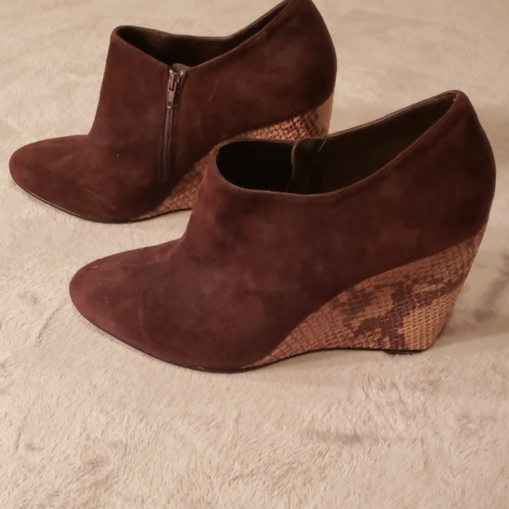 EUC Beverly Feldman brown suede booties